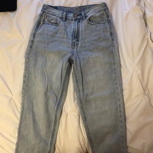 American eagle lightwash high-waisted jeans sz 2